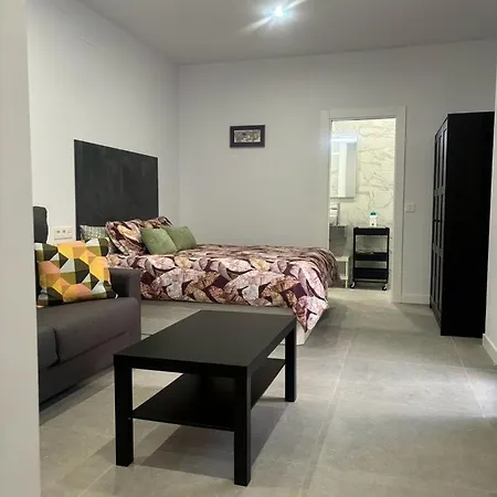 Hermoso Piso A 5 Minutos De La Estacion De Bus Y Tren Maria Zambrano Apartamento