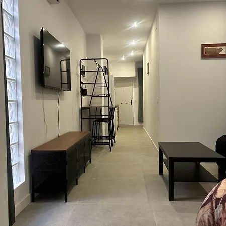 Hermoso Piso A 5 Minutos De La Estacion De Bus Y Tren Maria Zambrano Apartamento Málaga