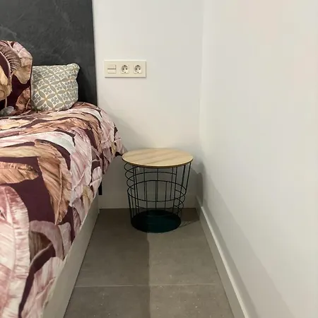 Hermoso Piso A 5 Minutos De La Estacion De Bus Y Tren Maria Zambrano Apartamento
