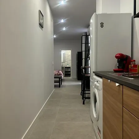 Hermoso Piso A 5 Minutos De La Estacion De Bus Y Tren Maria Zambrano Apartamento