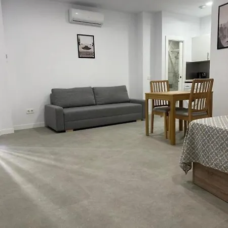 Apartamento Hermoso Piso A 5 Minutos De La Estacion De Bus Y Tren Maria Zambrano *