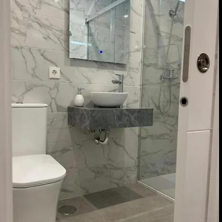 Hermoso Piso A 5 Minutos De La Estacion De Bus Y Tren Maria Zambrano Apartamento