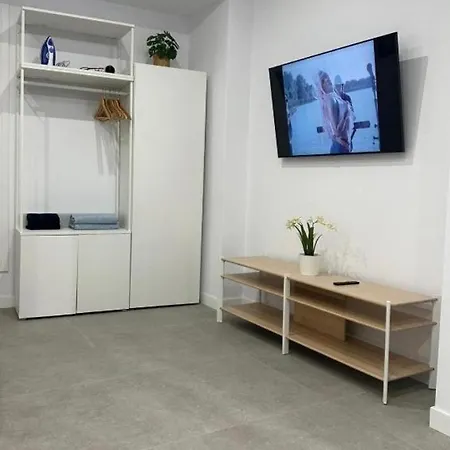 Hermoso Piso A 5 Minutos De La Estacion De Bus Y Tren Maria Zambrano Apartamento *