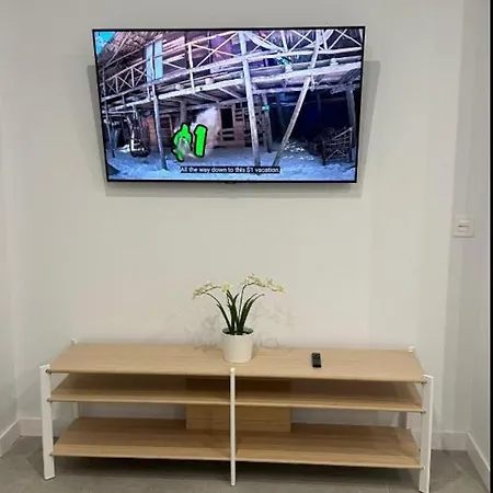 Apartment Hermoso Piso A 5 Minutos De La Estacion De Bus Y Tren Maria Zambrano *